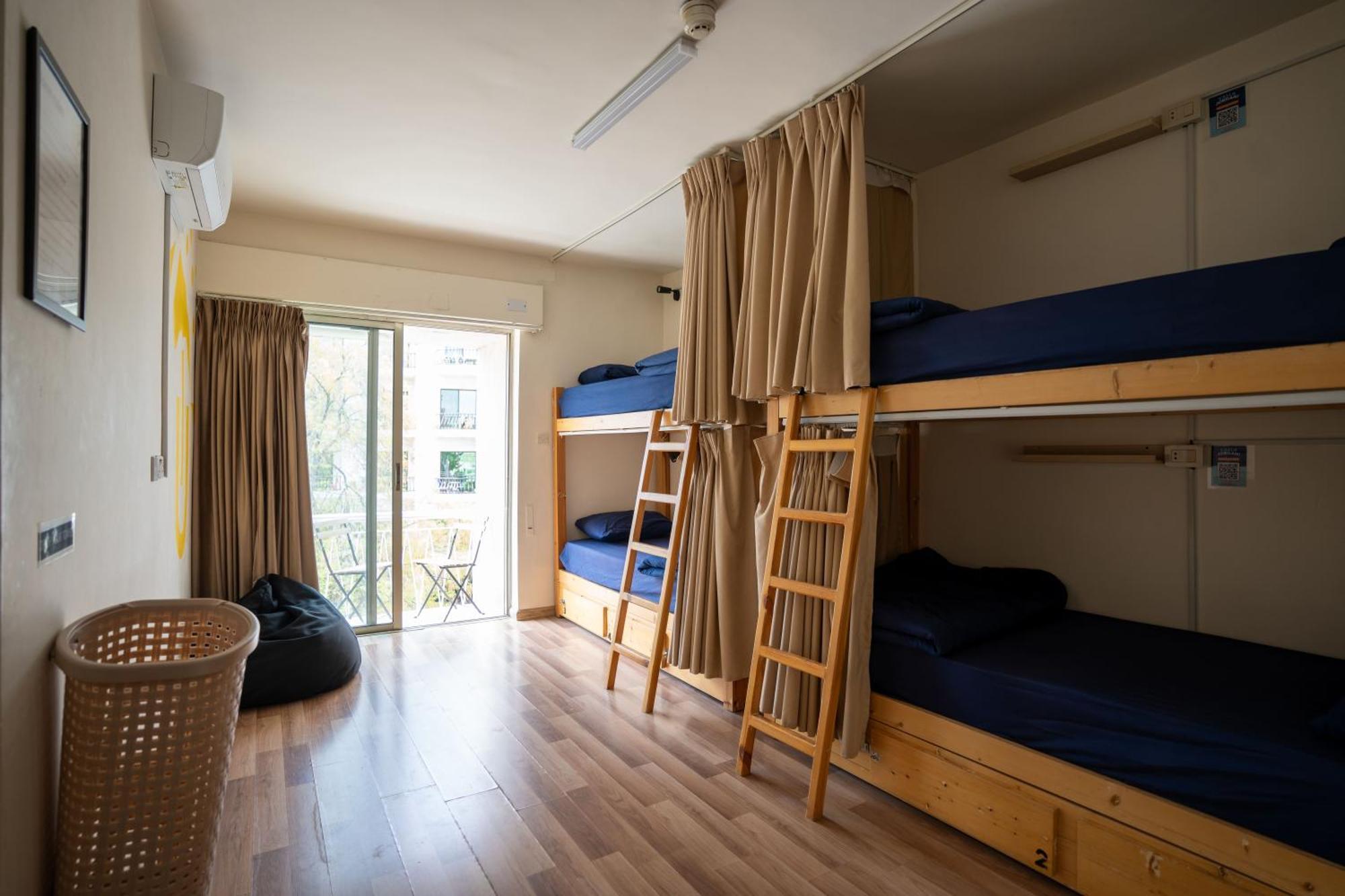 Battuta Hostel Аман Екстериор снимка