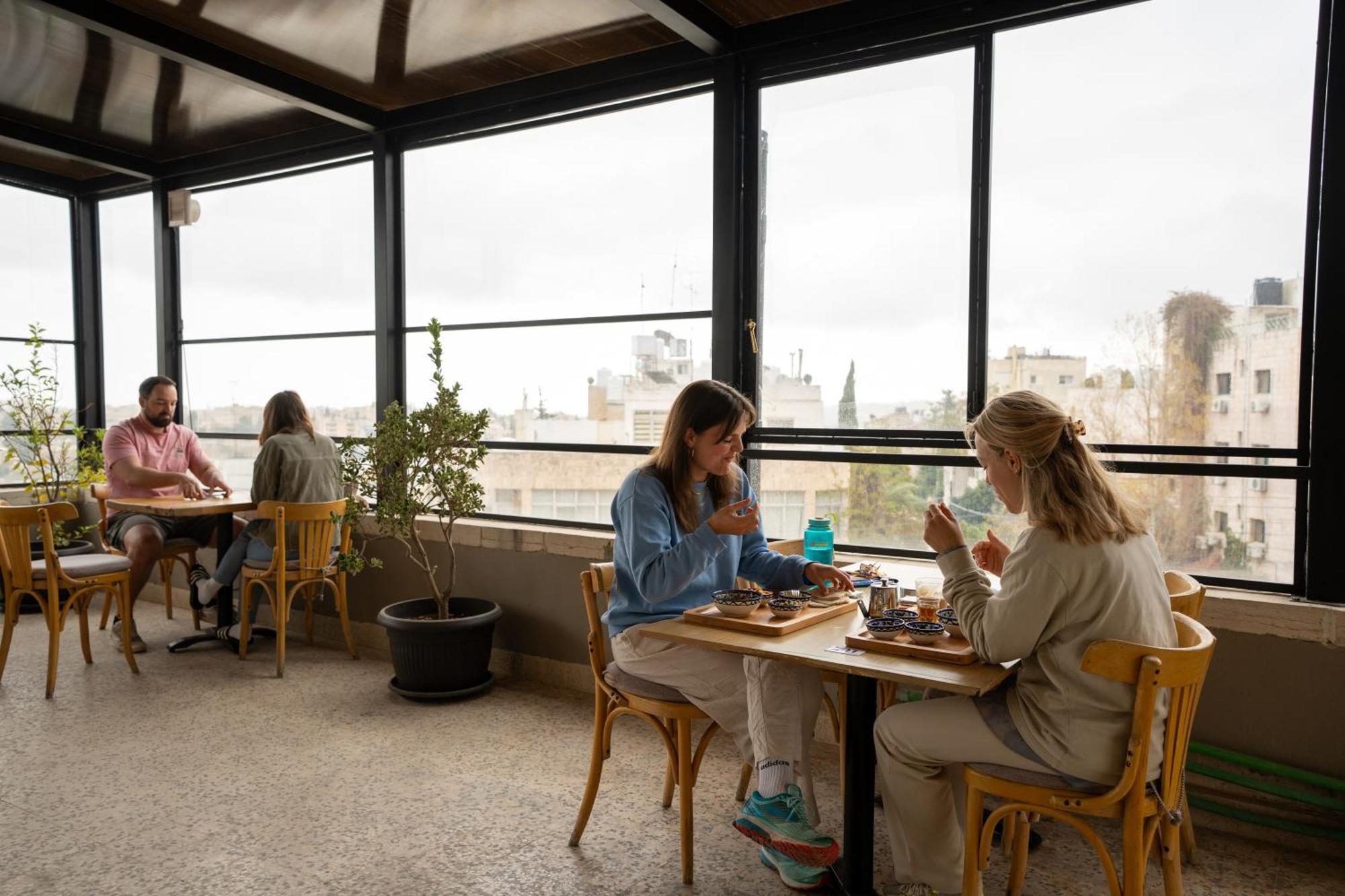 Battuta Hostel Аман Екстериор снимка